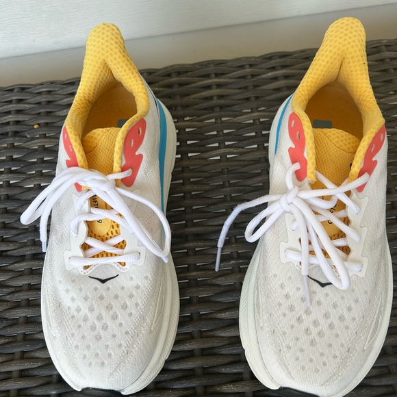 Hoka White and Blue Sneakers with Maximalist Cushioning Hoka clifton9 sz6 - Picture 2 of 4